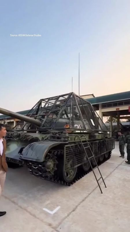 На танки Т-54/55 вьетнамской армии начали ставить противодроновую защиту