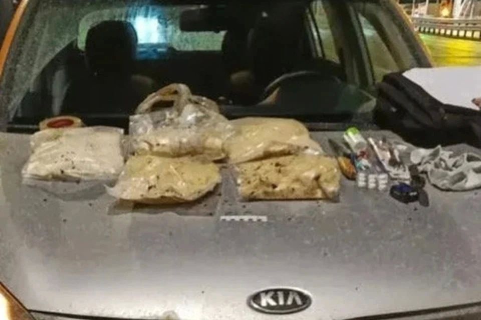 Более пяти килограммов наркотиков обнаружили в машине москвича на трассе М-11