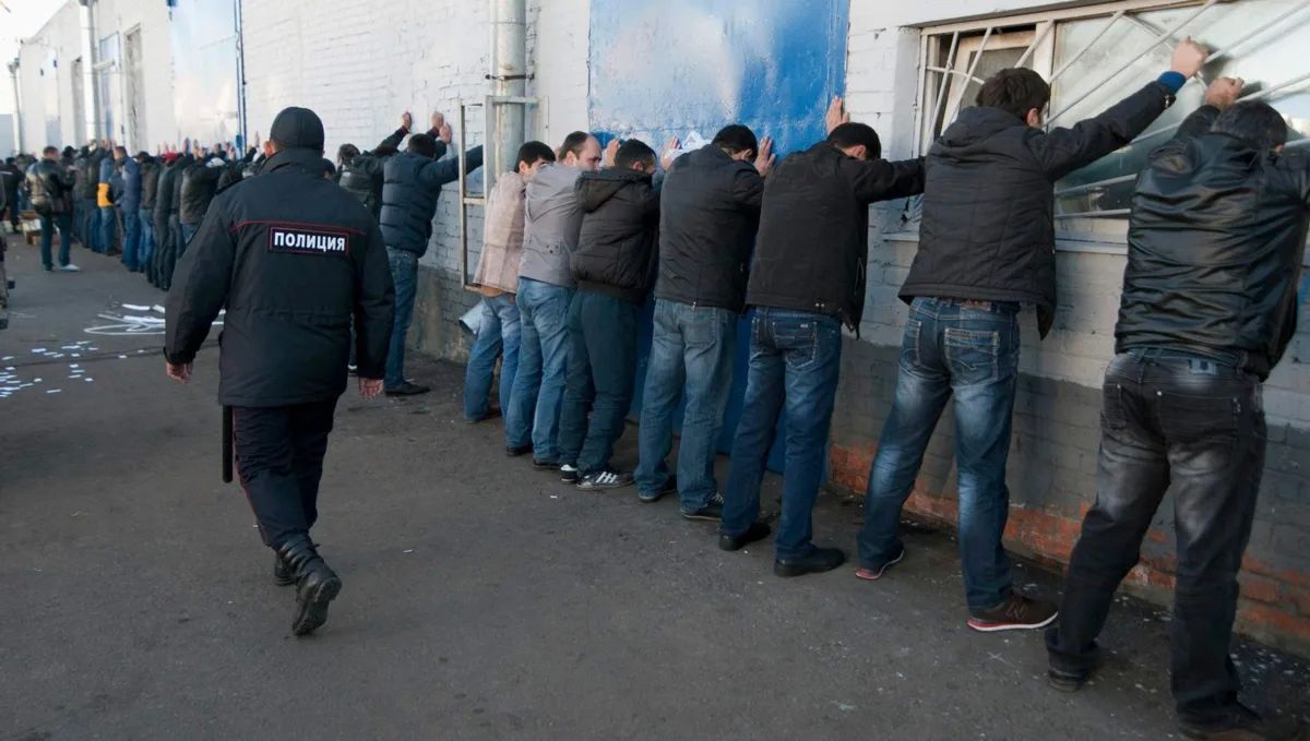 Задержаны 20 человек, связанных с нелегальной миграцией и хищениями на гособоронзаказе
