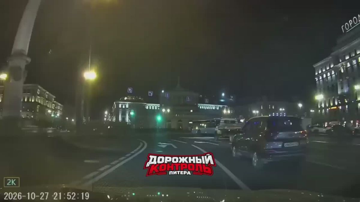 Момент аварии на Площади Восстания попал на видеорегистратор
