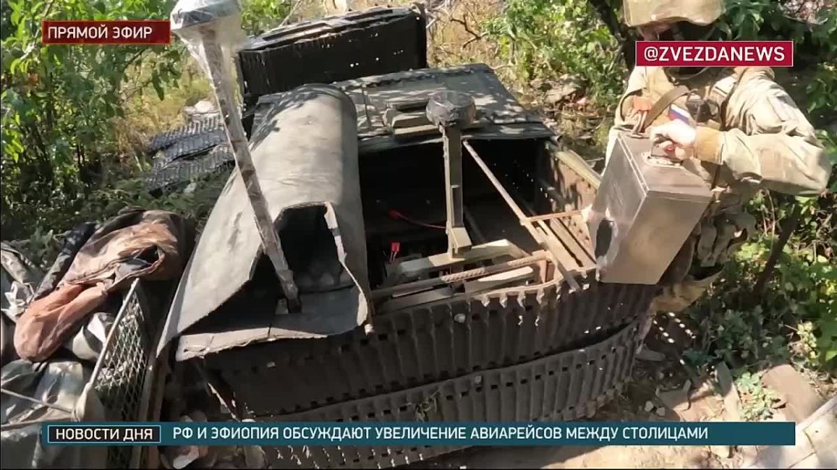 В новом репортаже военкора Zvezdanews Игоря Лапика представлен обновленный НРТК «Курьер» со специальной антидроновой защитой