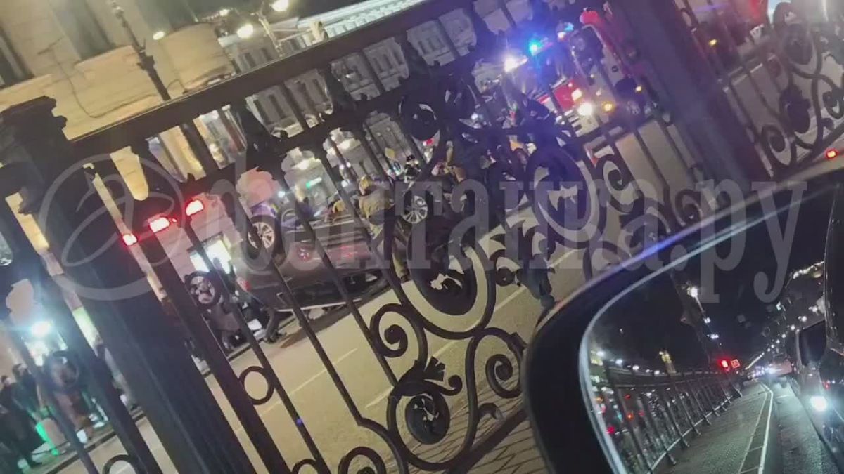 Экстренные службы вернули автомобиль на четыре колеса