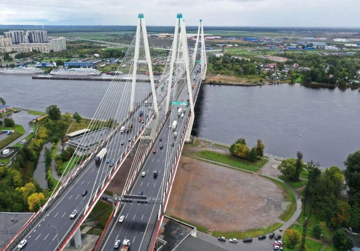 Петербург выдохнул: на Вантовом мосту КАД завершили ремонт, а пробки в городе утром не превысили 3 баллов