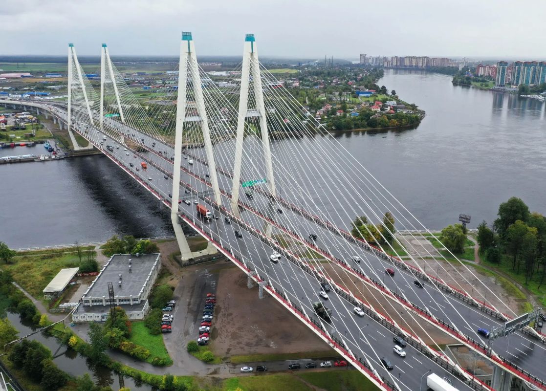На Вантовом мосту досрочно сняли ограничения движения — ремонт деформационного шва завершили на три дня раньше