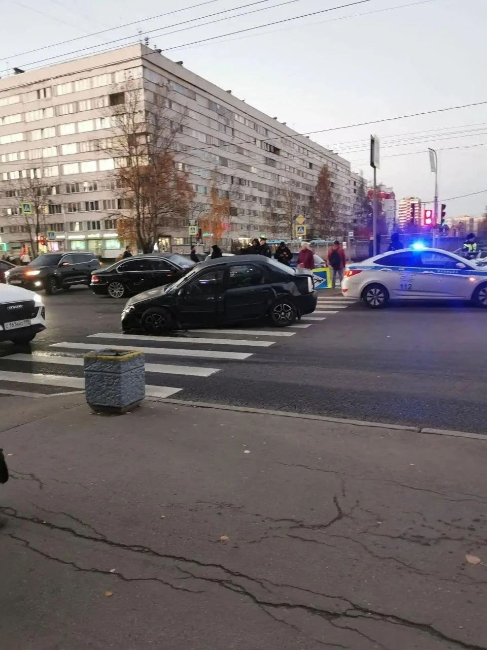 Три человека пострадали в массовом ДТП на проспекте Просвещения
