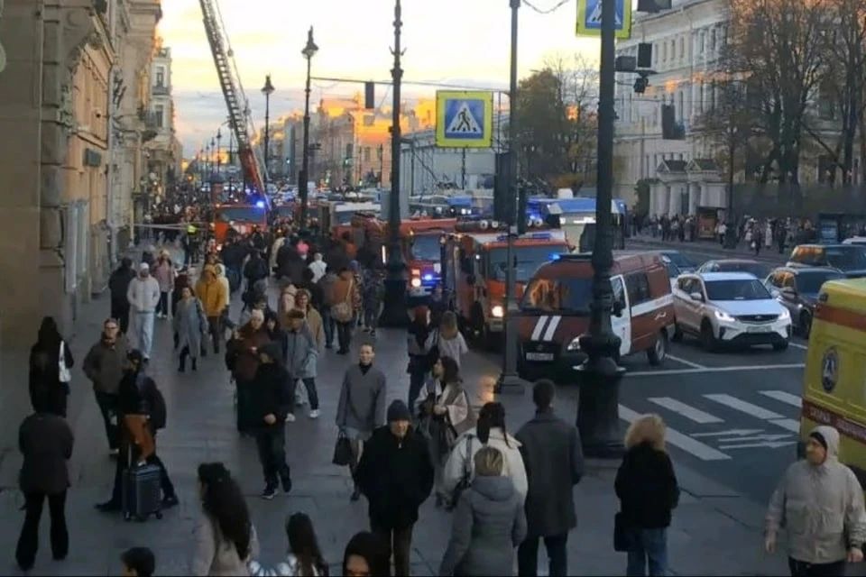 Пожар произошел на чердаке Театра комедии на Невском проспекте