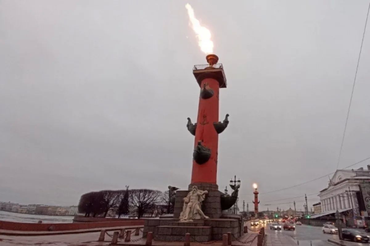 Ростральные колонны впервые зажгут в Петербурге в День народного единства