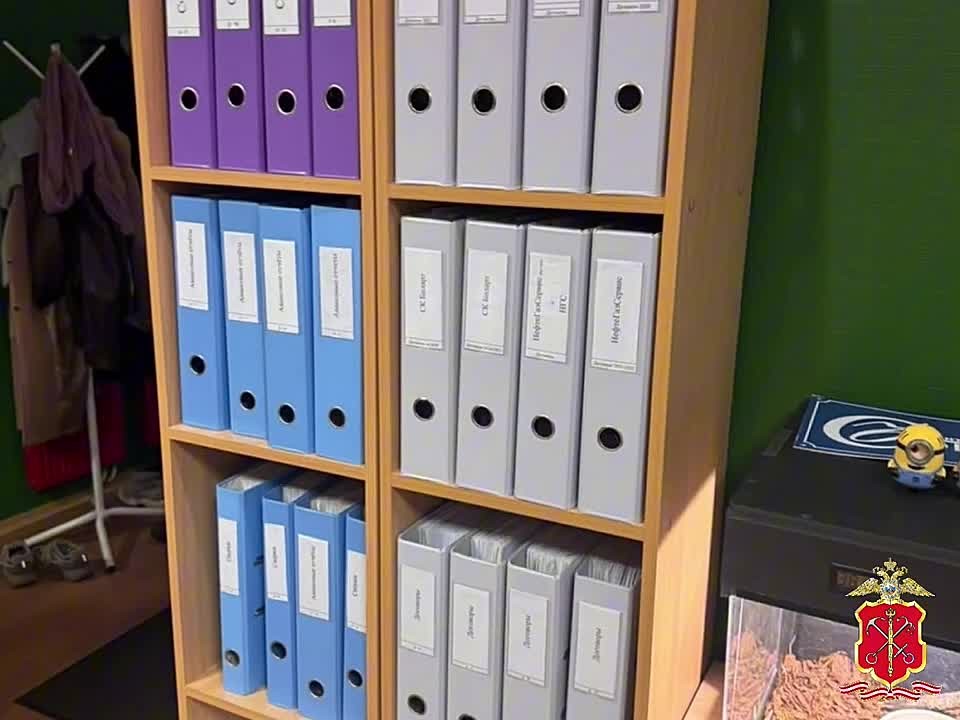Один искал клиентов среди коммерсантов, второй управлял потоками денег, а вместе они вели счета юрлиц — так в двух словах можно описать работу подпольного «банка» в Петербурге и Ленобласти