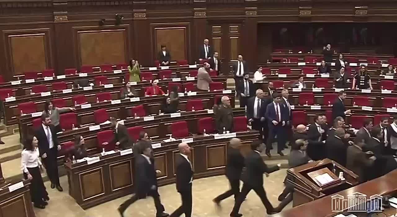 Олег Царёв: В парламенте Армении произошла массовая драка между депутатами правящей партии и оппозиции