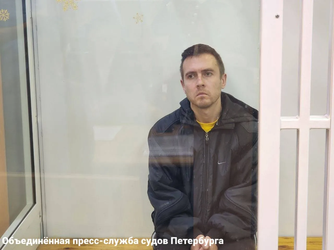 Обвиняемому в двойном убийстве и покушении учителю сейчас избирают меру пресечения