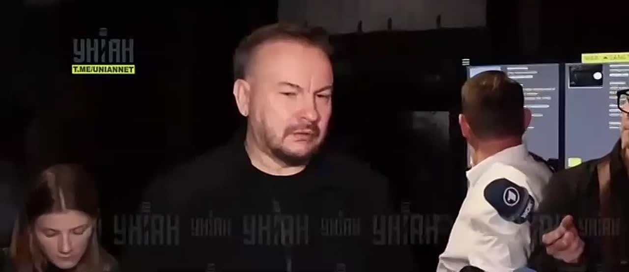 А «Герани» такие – вжуххх. Украинский военный эксперт и советник Зеленского Сергей «Флеш» Бескрестнов заявил, что Россия ежемесячно производит до 3000 реактивных «Гераней» и ещё около 700 «Гераней-5»