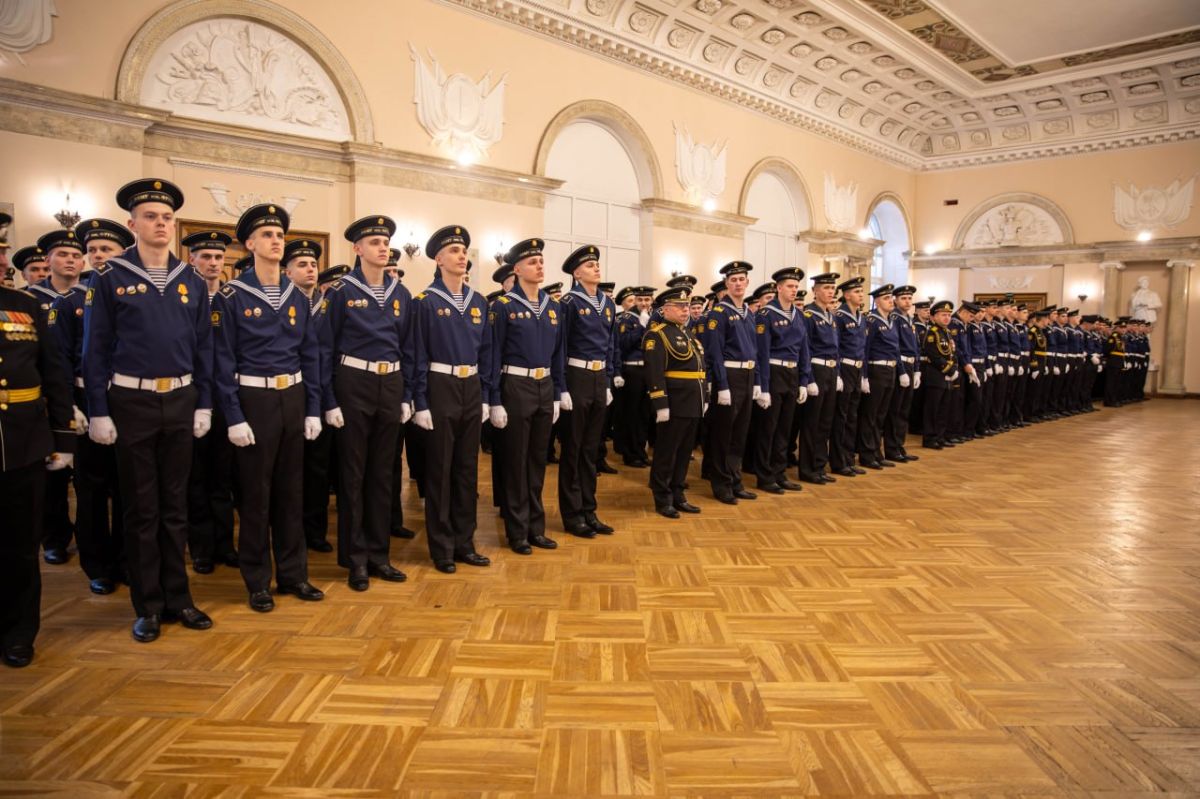«Пусть новое Боевое знамя всегда служит для вас символом единства, доблести и беззаветного служения Отечеству» «Пусть новое Боевое знамя всегда служит для вас символом единства, доблести и беззаветного служения Отечеству»