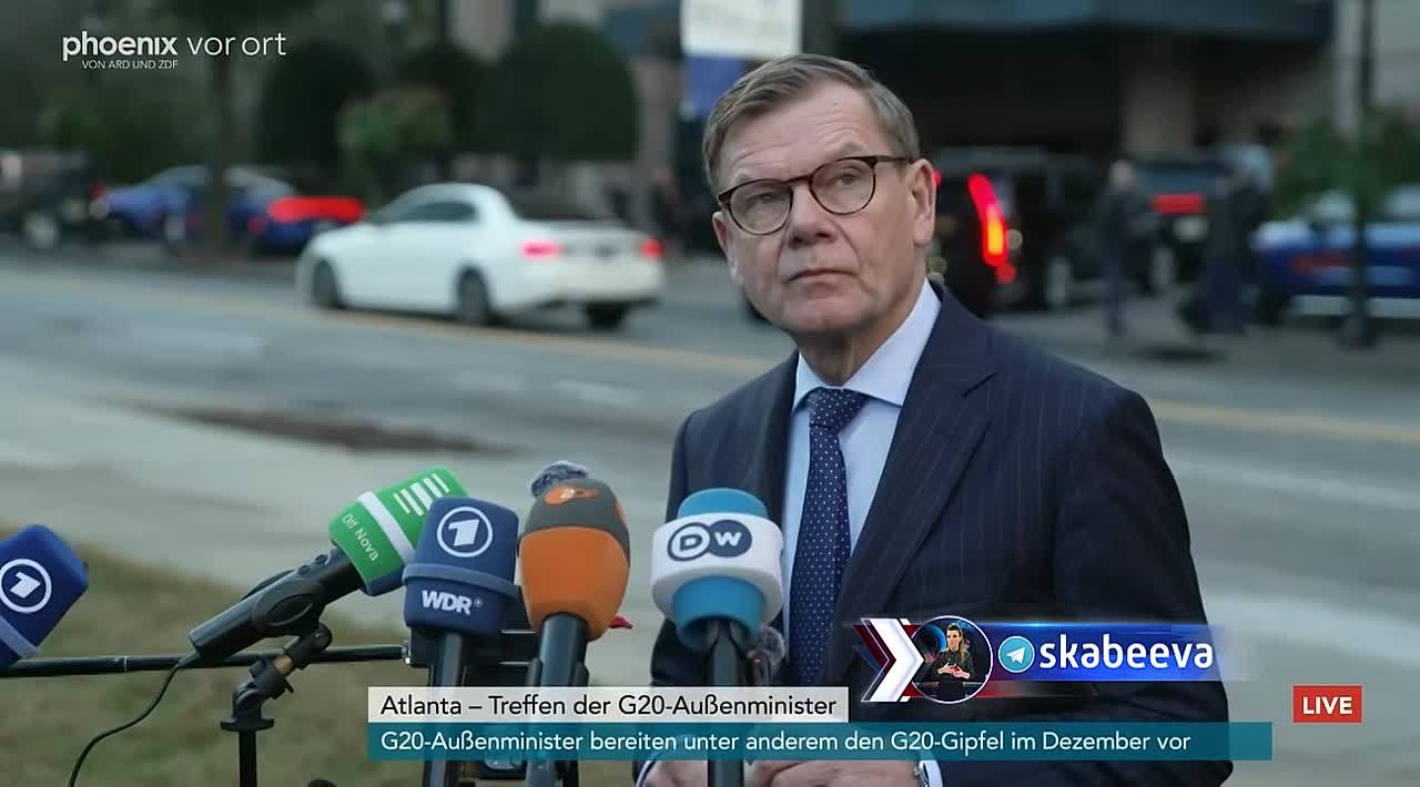 Вадефуль заявил, что Лаврову ‘придется выслушать заявления европейцев’ и что он останется без ‘семейной фотографии’ с европейцами, потому что ‘с Россией не может быть никакой видимости нормальных отношений’