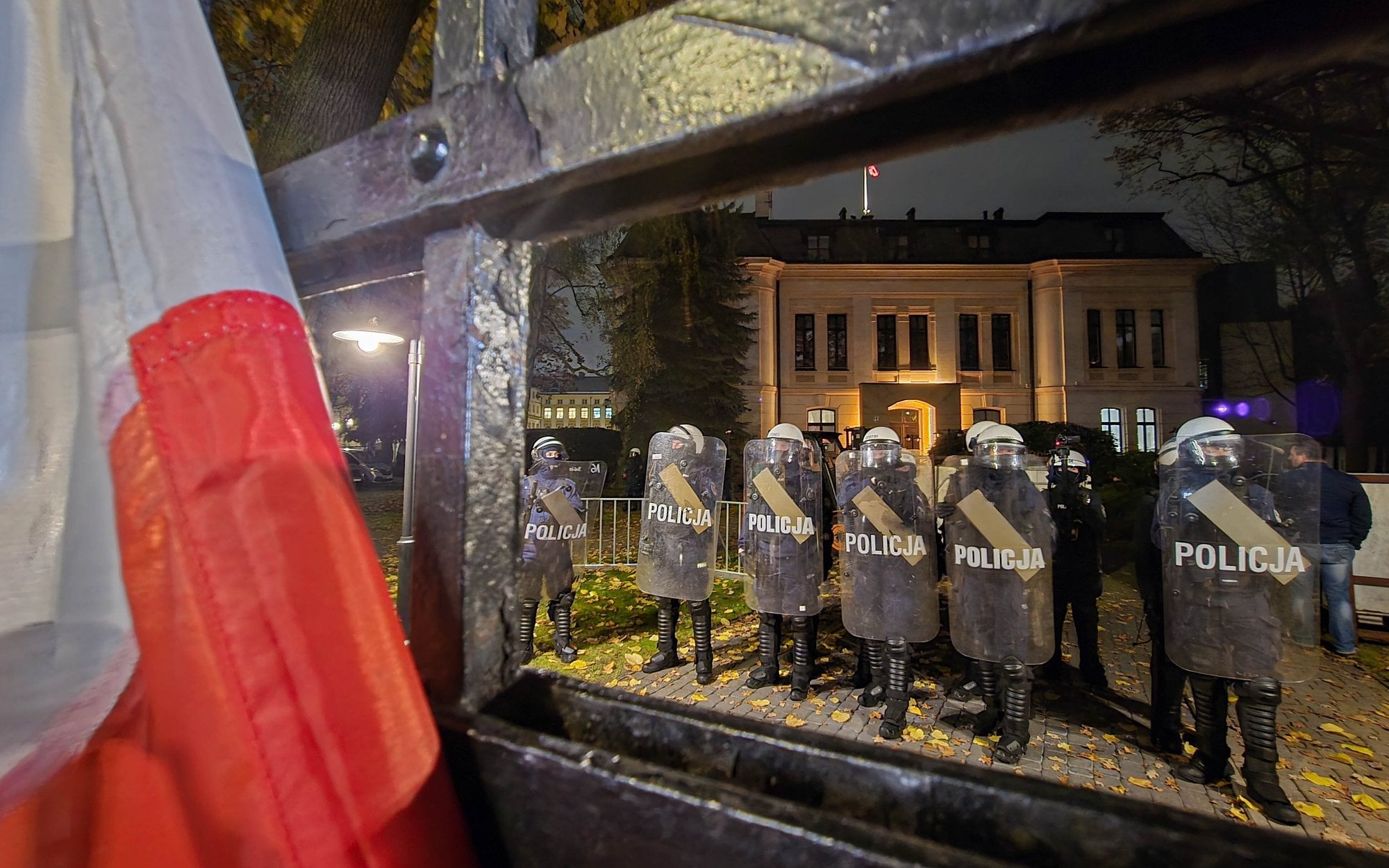 У польского Конституционного трибунала сайт и аккаунт в X признают разных начальников: первый сообщает о смене руководства, второй — о незаконном захвате сайта и сохранении прежнего председателя