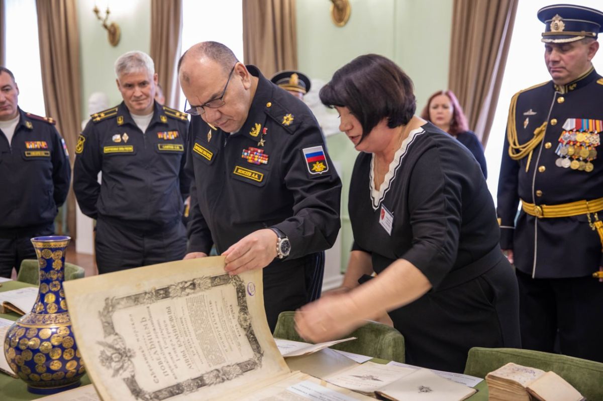 «Пусть новое Боевое знамя всегда служит для вас символом единства, доблести и беззаветного служения Отечеству» «Пусть новое Боевое знамя всегда служит для вас символом единства, доблести и беззаветного служения Отечеству»