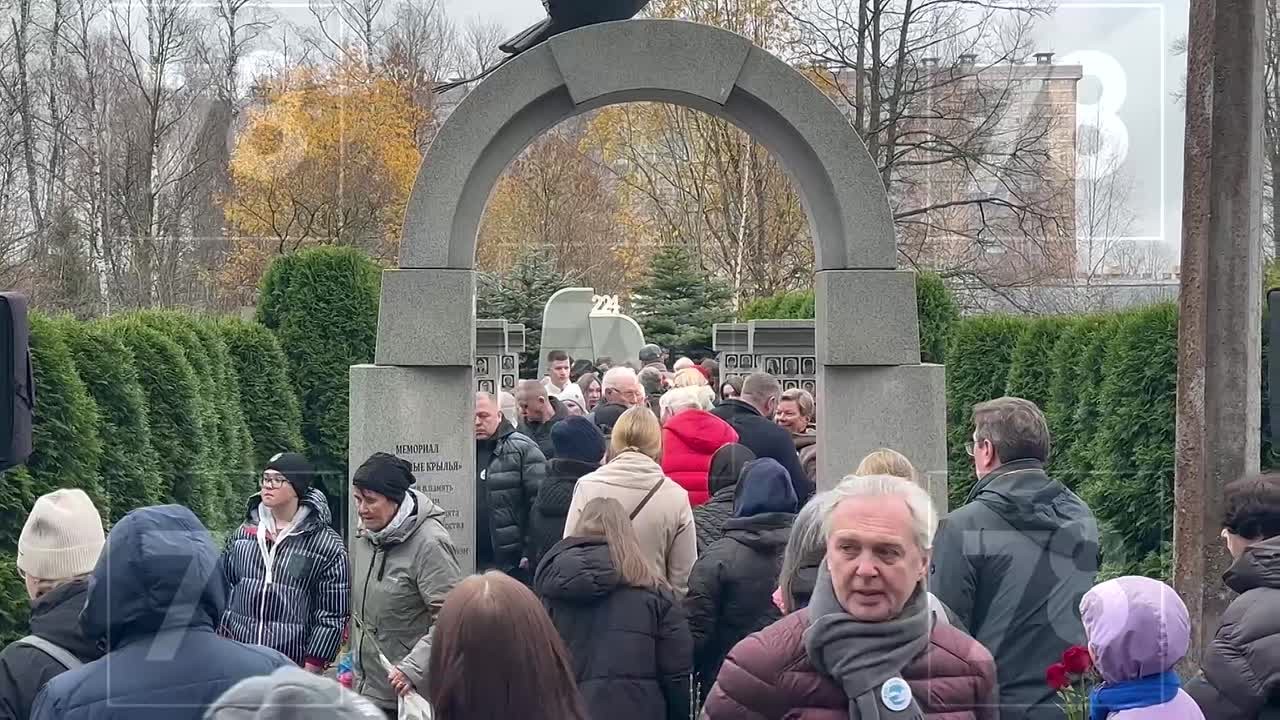 На Серафимовском кладбище вспоминают жертв теракта над Синаем